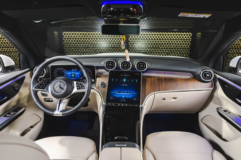 Mercedes-Benz GLC-Class 2023 photo 37