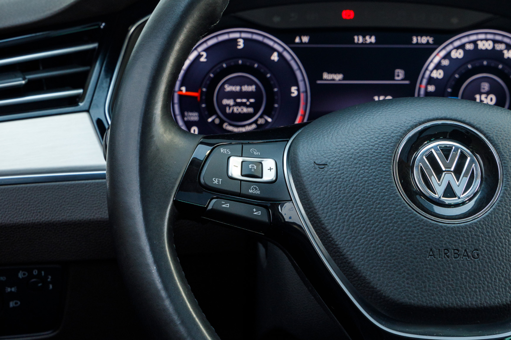 Volkswagen Passat B8 Highline 2015 photo 30