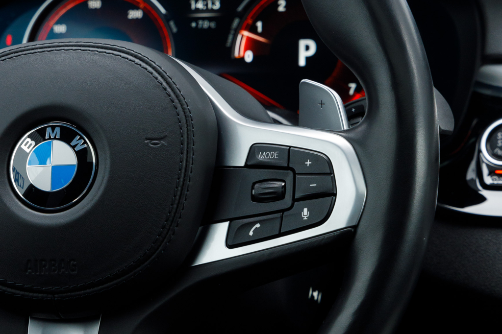 BMW 540 i xDrive 2017 фото 33