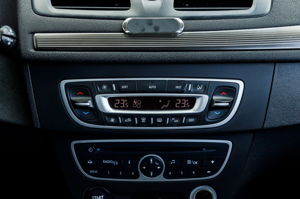 Renault Megane 2010 photo 12