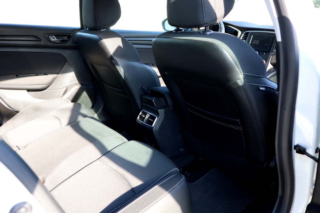 Renault Megane 2017 фото 26