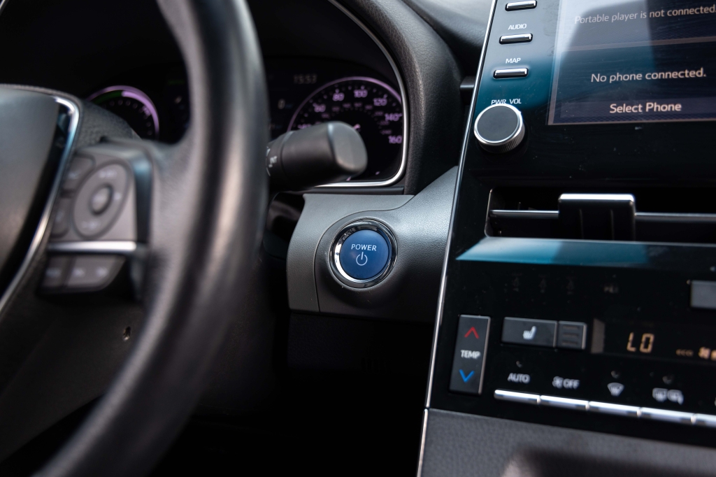 Toyota Avalon Hybrid 2020 photo 30