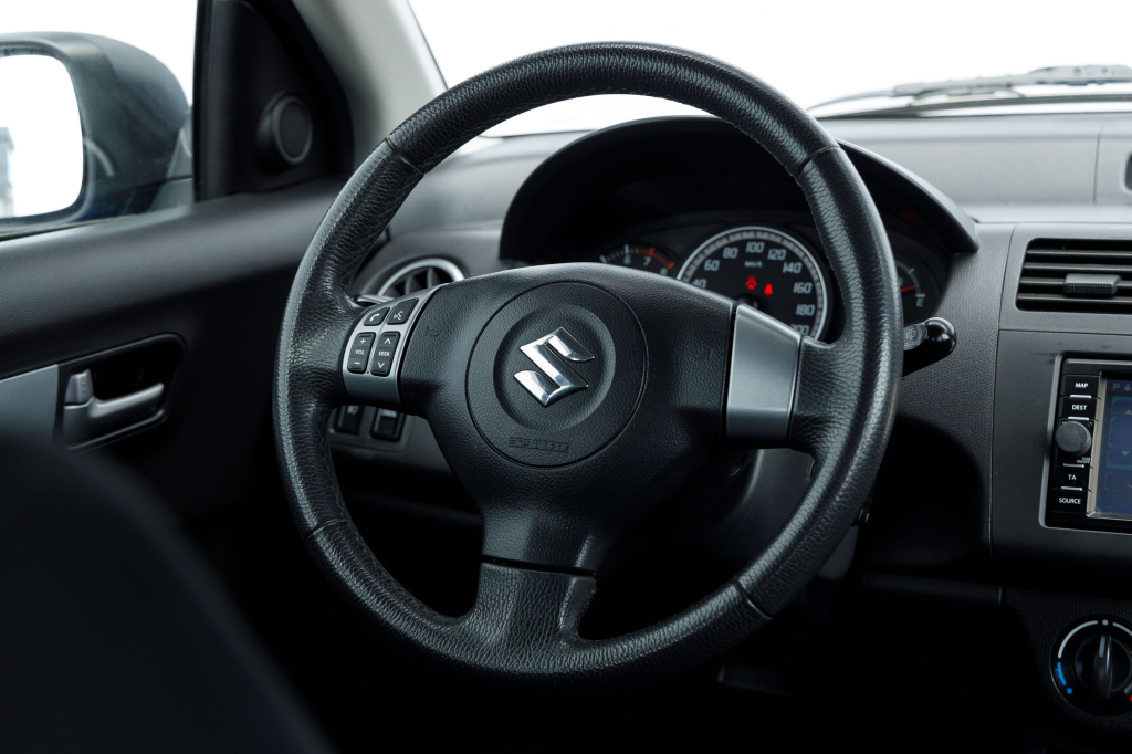 Suzuki Swift 2010 фото 22