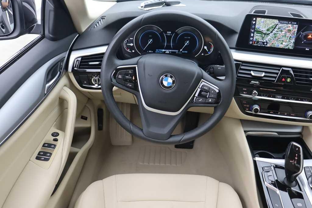 BMW 5 Series 2018 фото 2