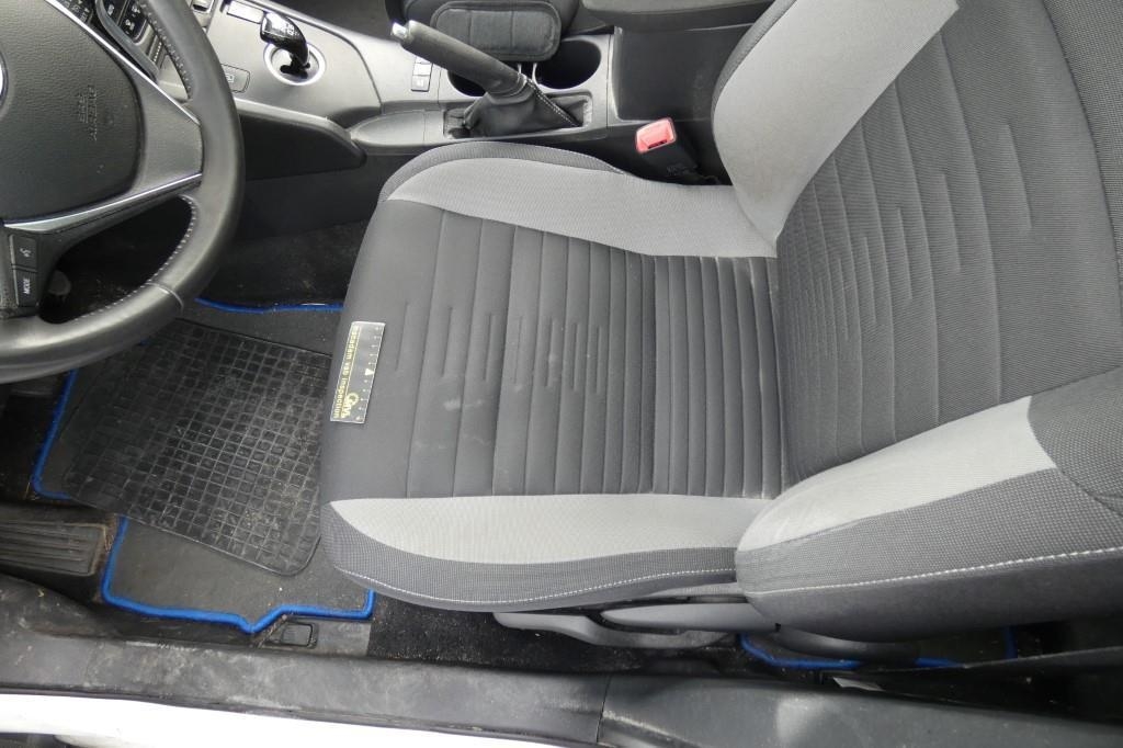 Toyota Auris 2016 фото 10