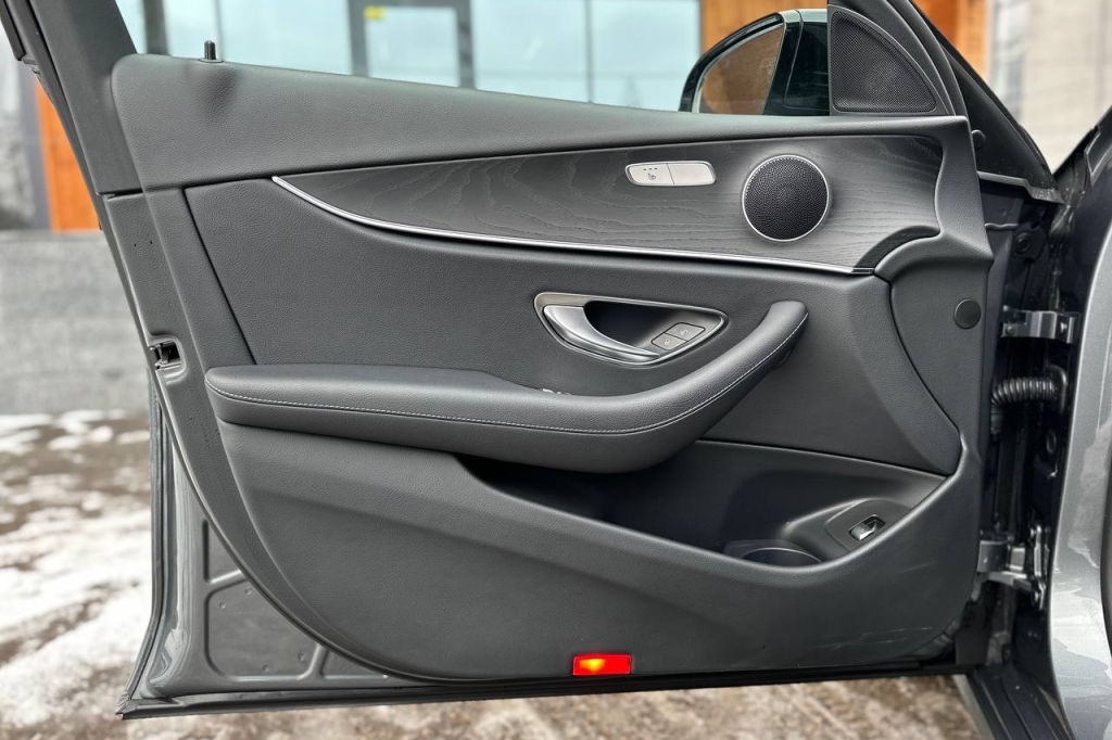 Mercedes-Benz E 300 2021 фото 9