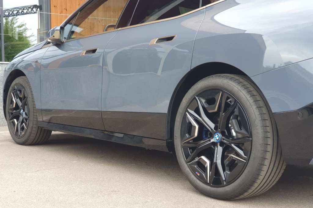 BMW iX M60 2022 фото 7