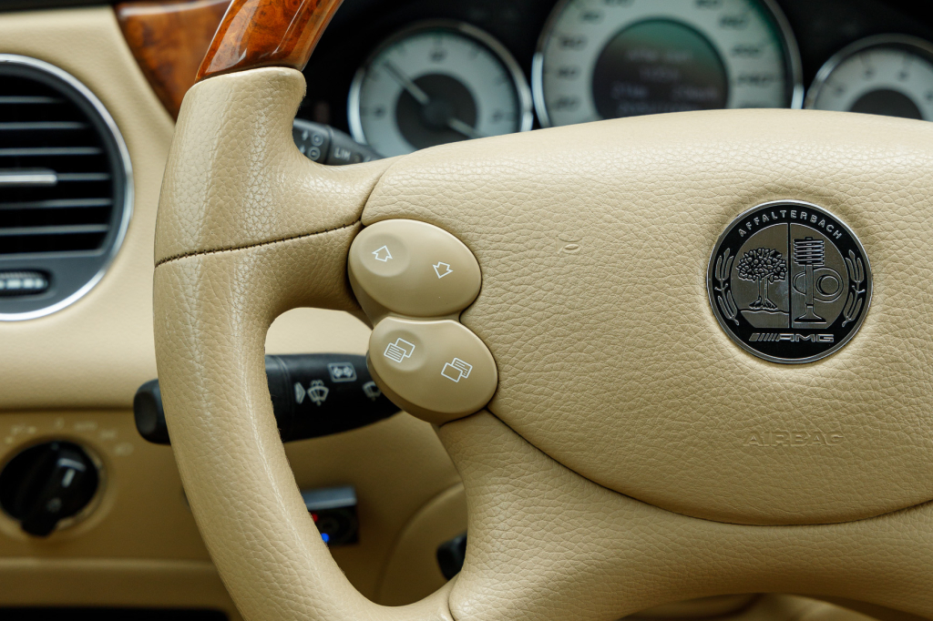 Mercedes-Benz CLS 500 2005 photo 13