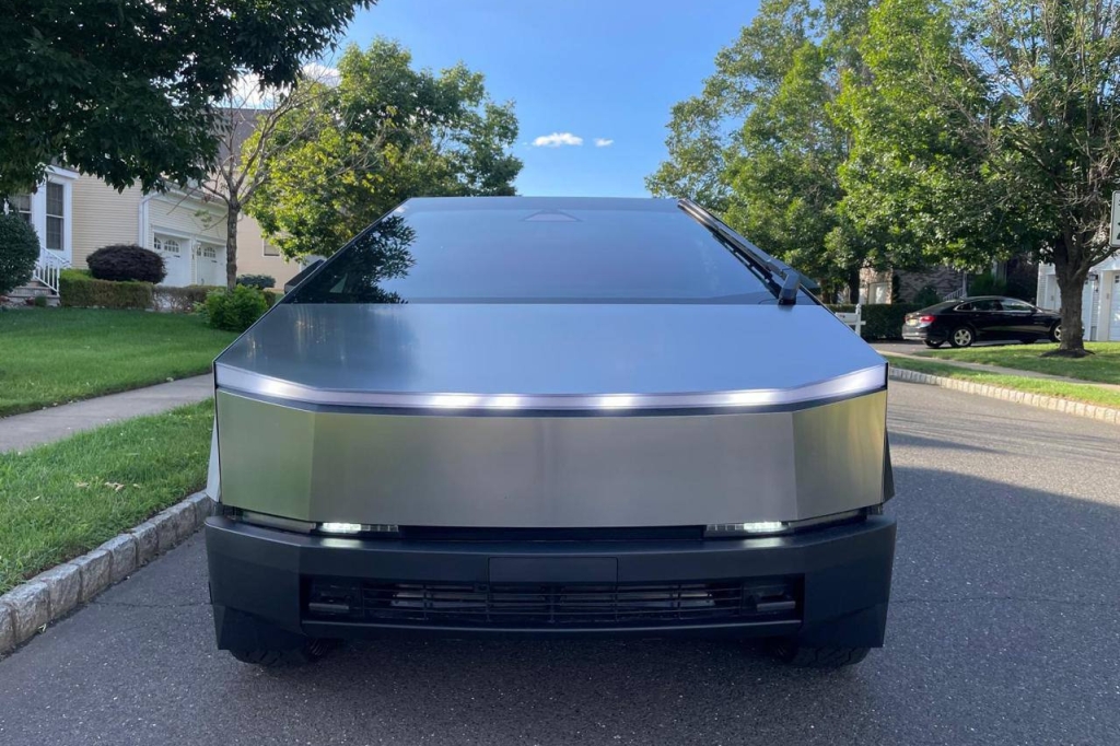 Tesla Cybertruck Dual Motor 120 kWh 2024 фото Tesla Cybertruck Dual Motor 120 kWh 2024 фото 1