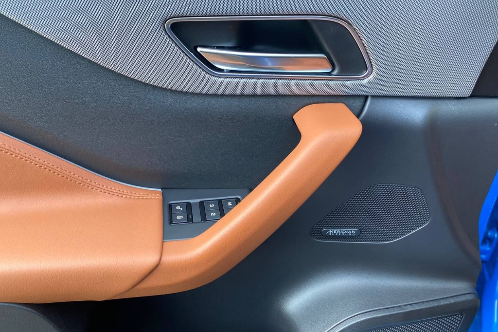 Jaguar F-Pace SVR 2020 фото 8