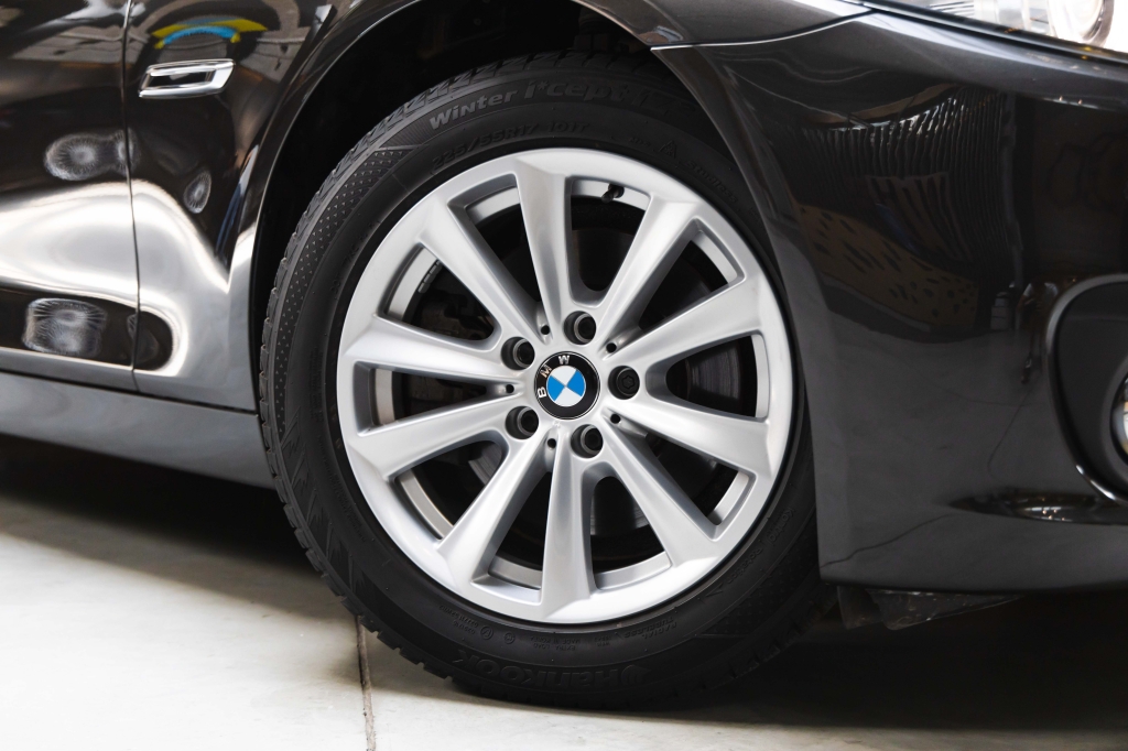 BMW 5 Series 2015 фото 6