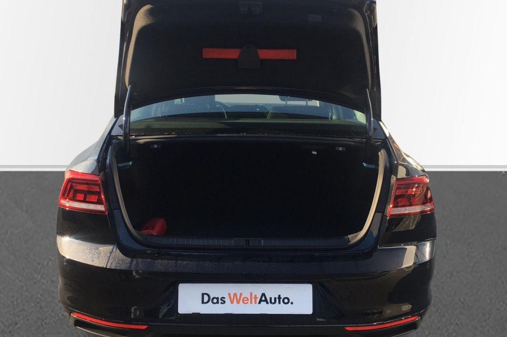 Volkswagen Passat 2021 photo 4