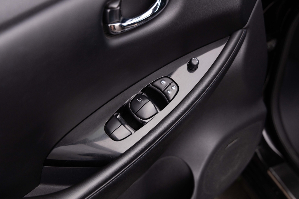 Nissan Leaf 2013 фото 17