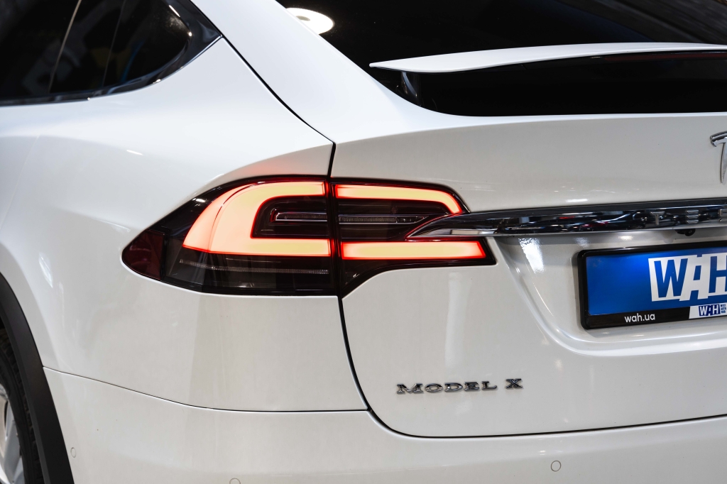 Tesla Model X 75D 2017 фото Tesla Model X 75D 2017 фото 11