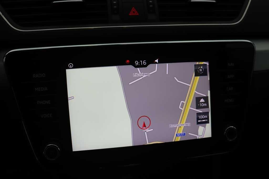 Skoda Superb Combi 2017 фото 7