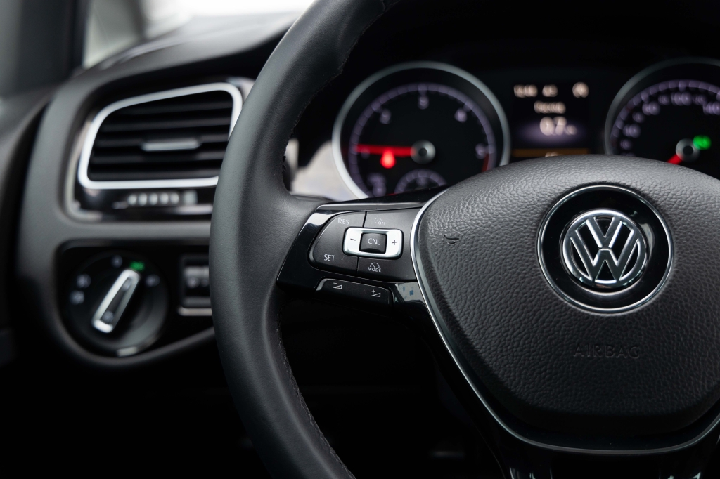 Volkswagen Golf Allstar 2016 фото Volkswagen Golf Allstar 2016 фото 19