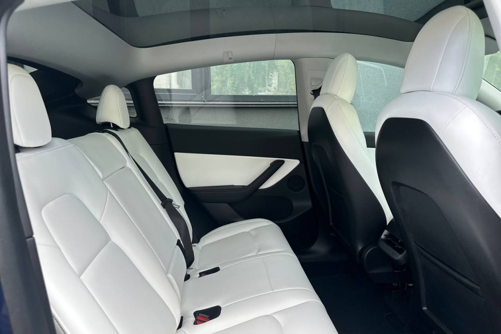 Tesla Model Y Long Range 82 kWh Dual Motor  2021 photo 16