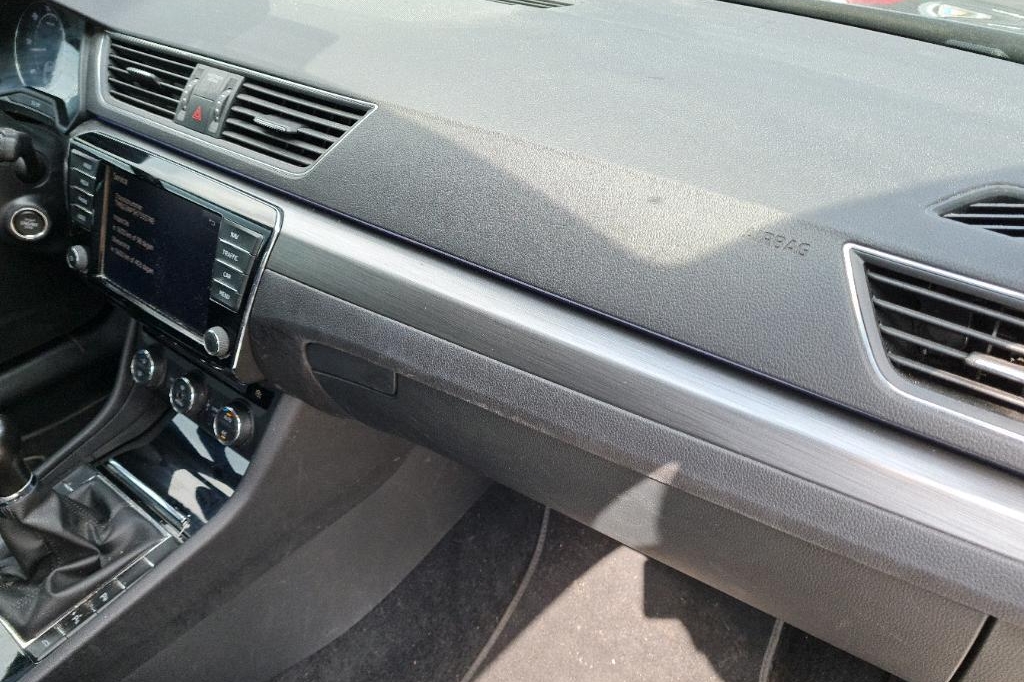 Skoda Superb Combi 2017 фото 33