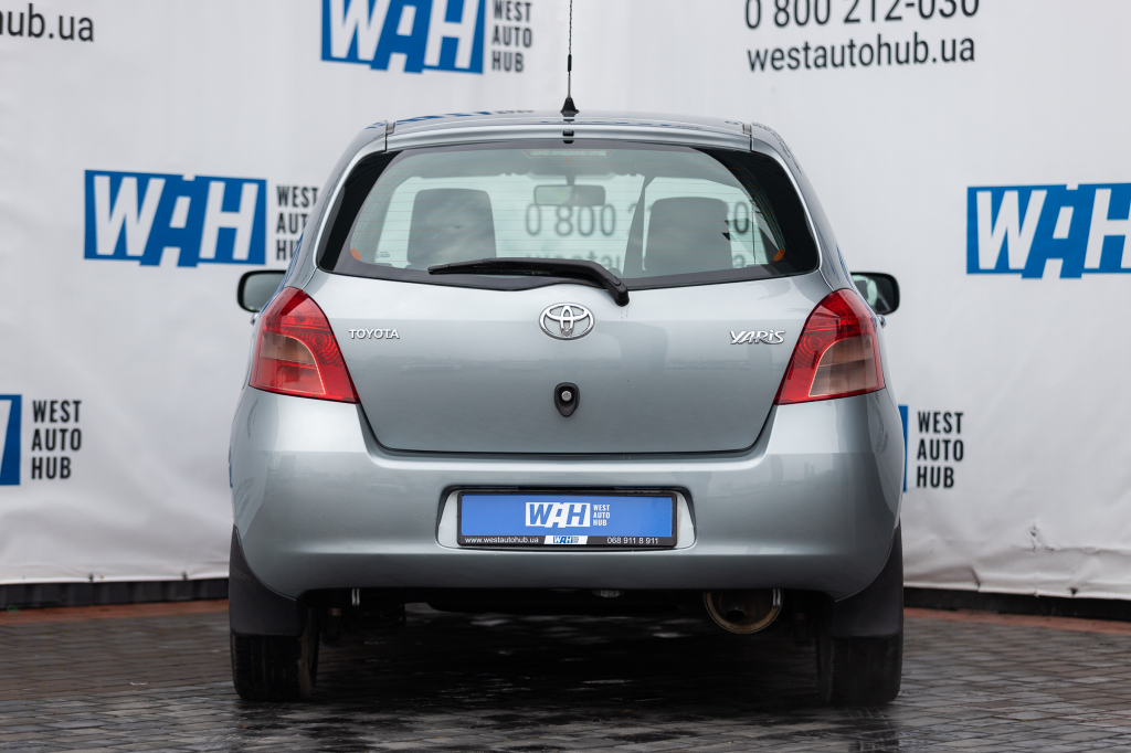 Toyota Yaris 2006 фото 4