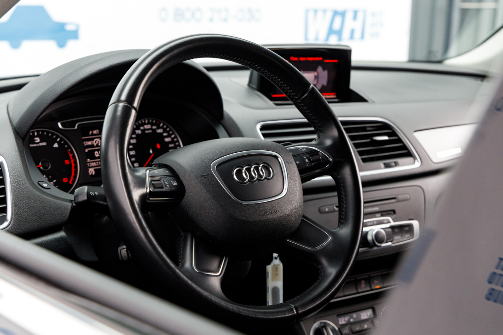 Audi Q3 2012 photo 21