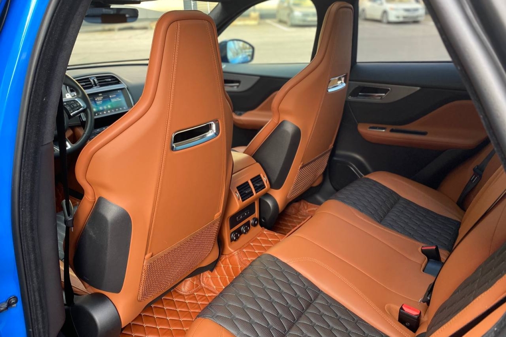 Jaguar F-Pace SVR 2020 фото 13