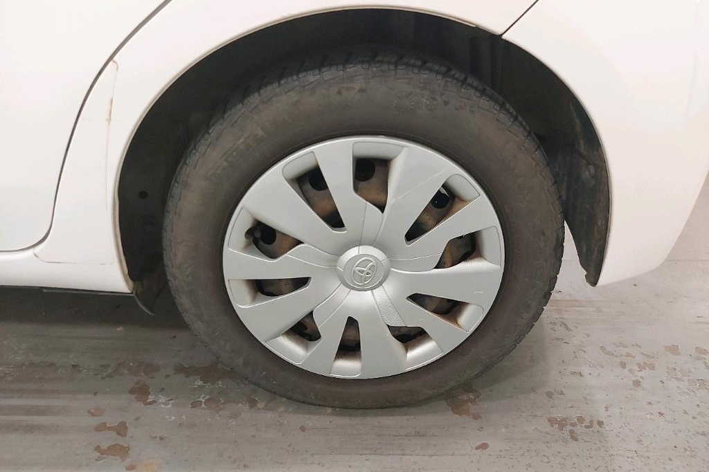 Toyota Yaris 2016 photo 13