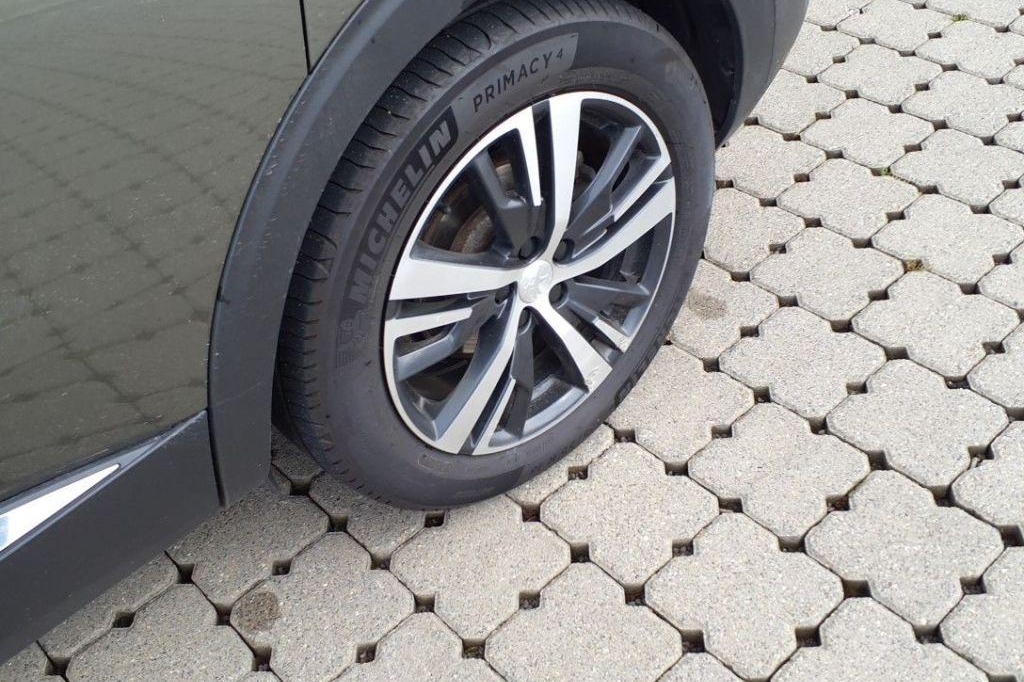 Peugeot 5008 2018 фото 32