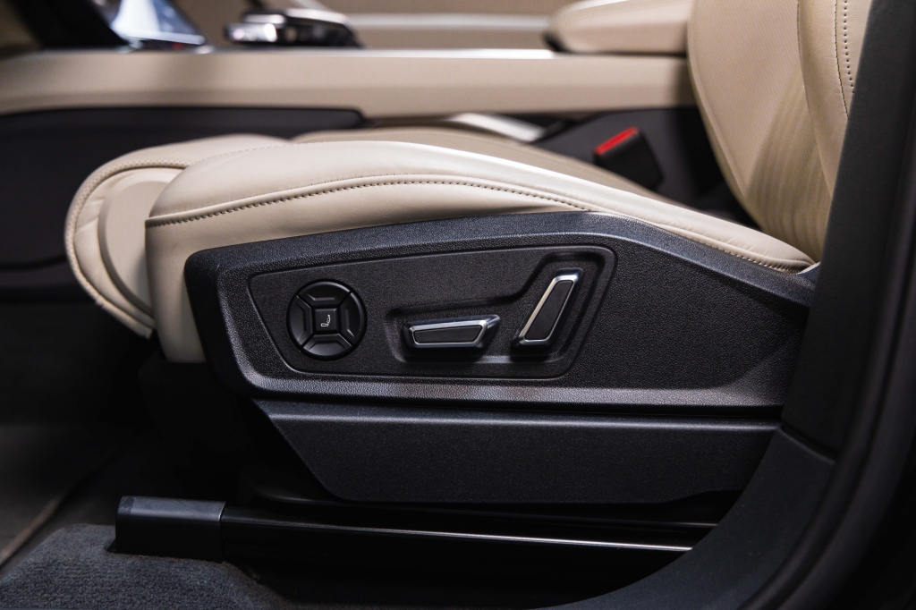 Audi e-tron 55 quattro 2019 фото Audi e-tron 55 quattro 2019 фото 19