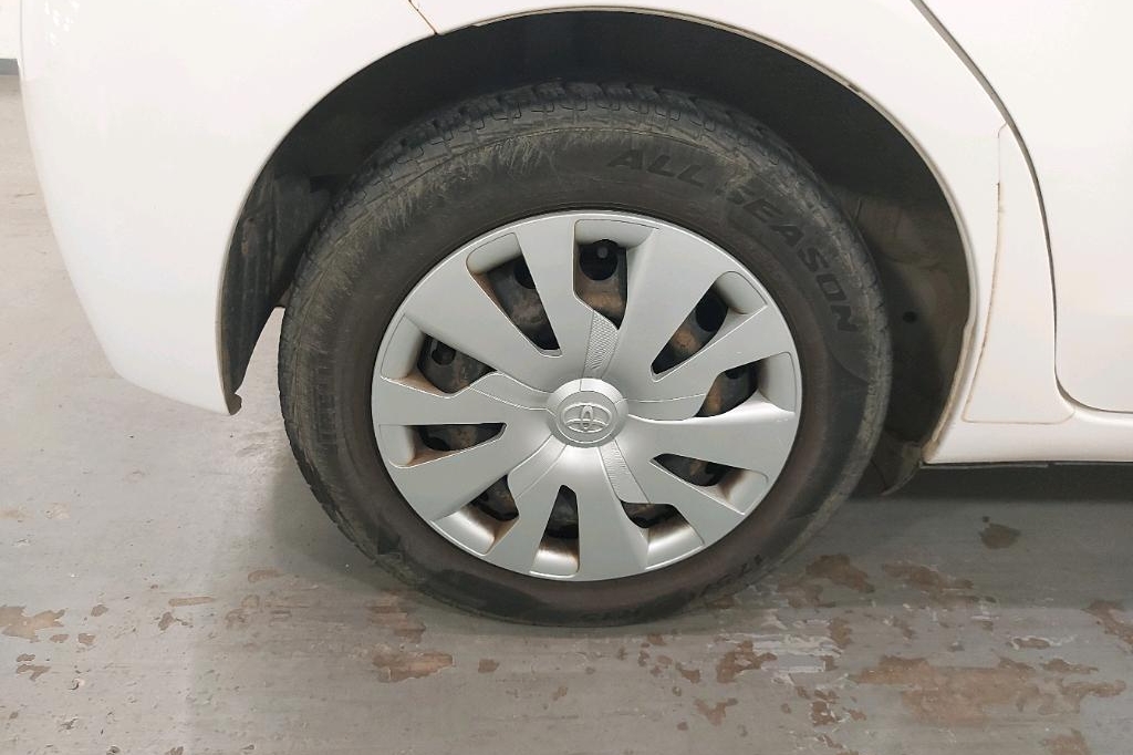 Toyota Yaris 2016 photo 10