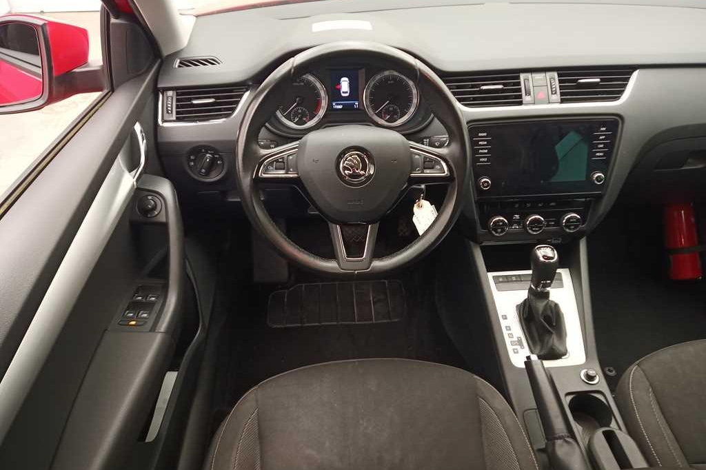 Skoda Octavia Combi 2018 фото 3