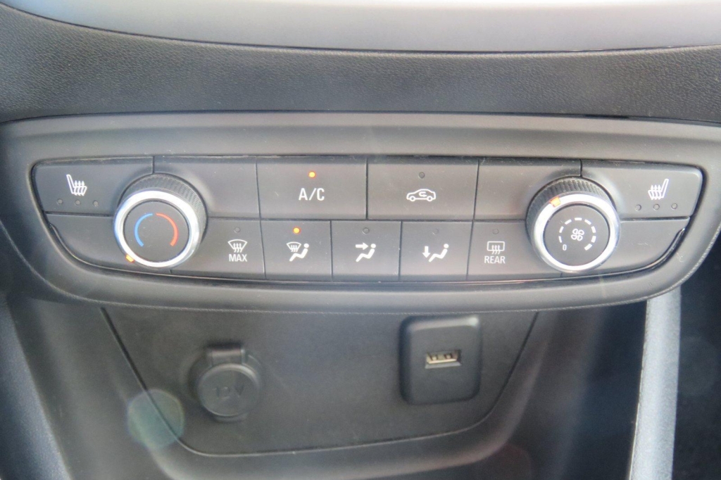 Opel Crossland X 2019 фото 1