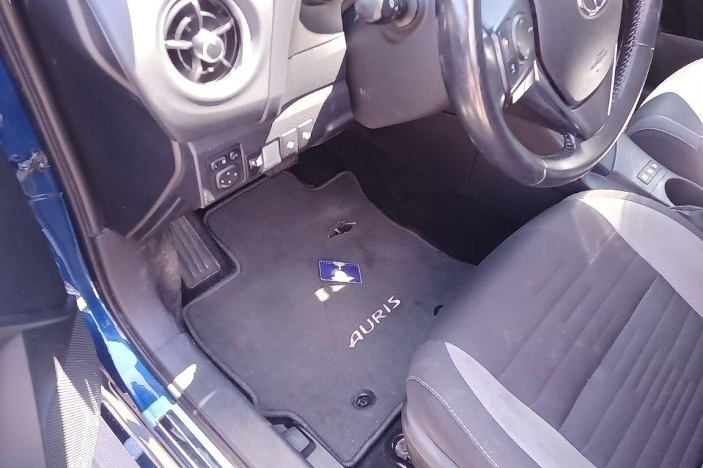 Toyota Auris Touring Sports 2016 photo 18