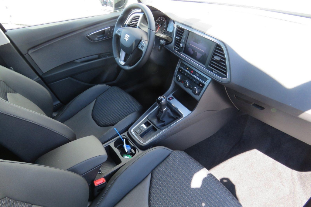 SEAT Leon ST 2020 photo 2