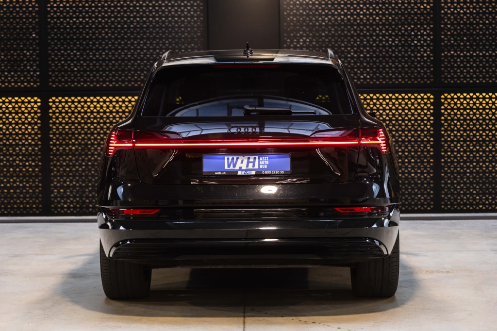 Audi e-tron 55 quattro 2019 фото Audi e-tron 55 quattro 2019 фото 9