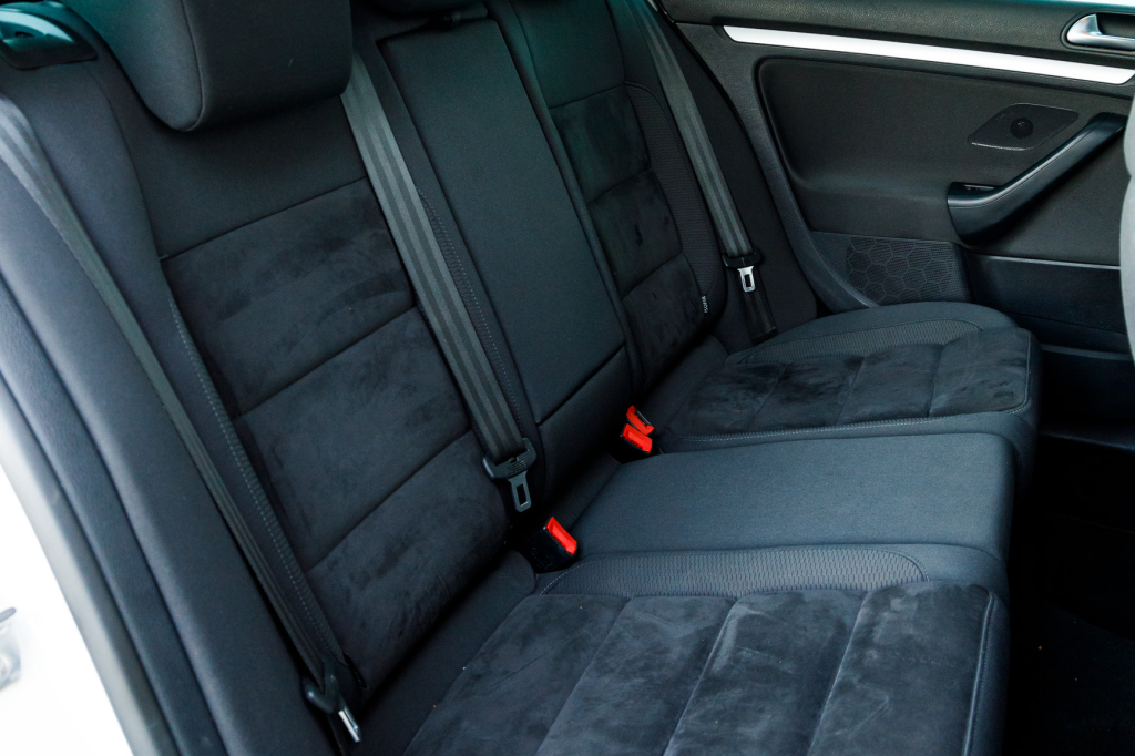 Volkswagen Golf VI 2010 photo 19