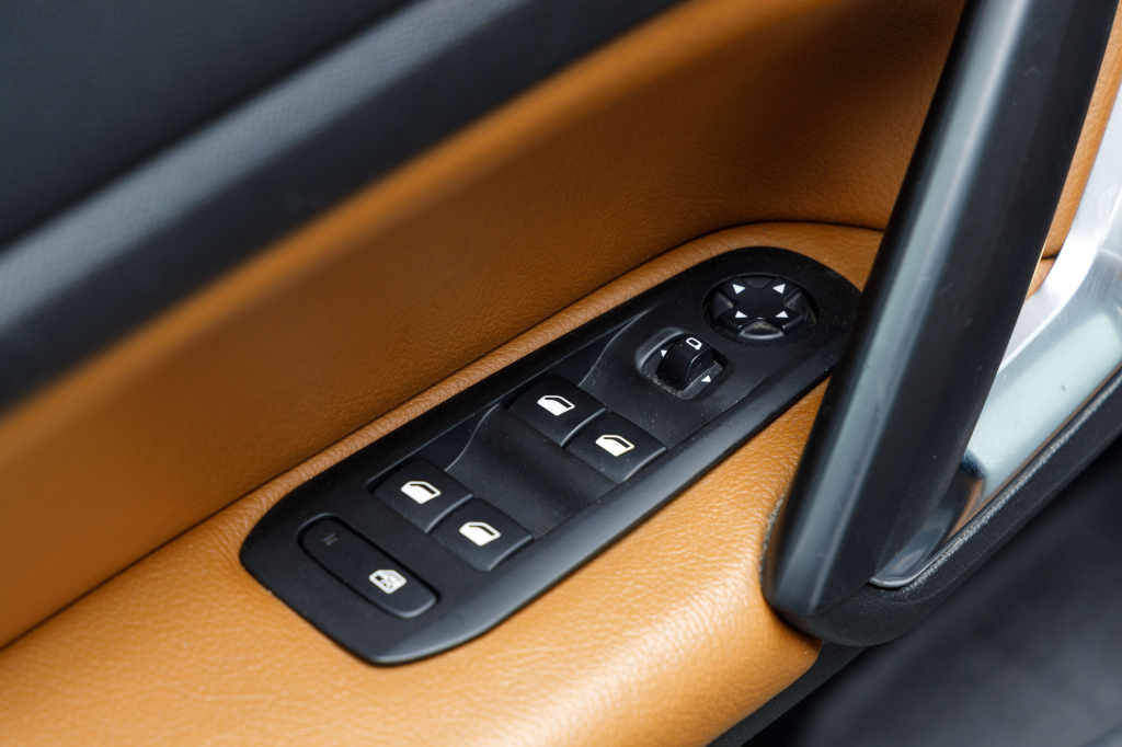 Peugeot 308 2015 фото 22