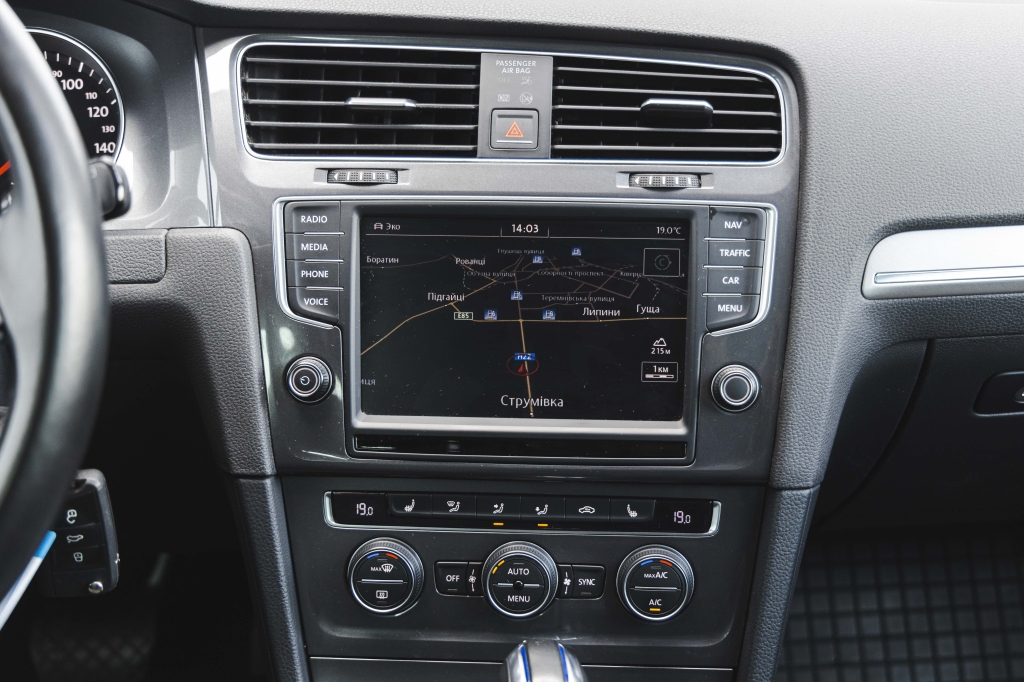 Volkswagen e-Golf 2014 фото 20