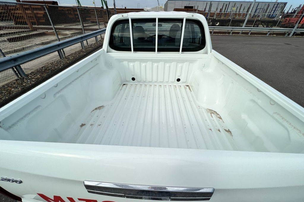 Mitsubishi L200 4x4 2.5D GLX Double Cab 2023 фото Mitsubishi L200 4x4 2.5D GLX Double Cab 2023 фото 5