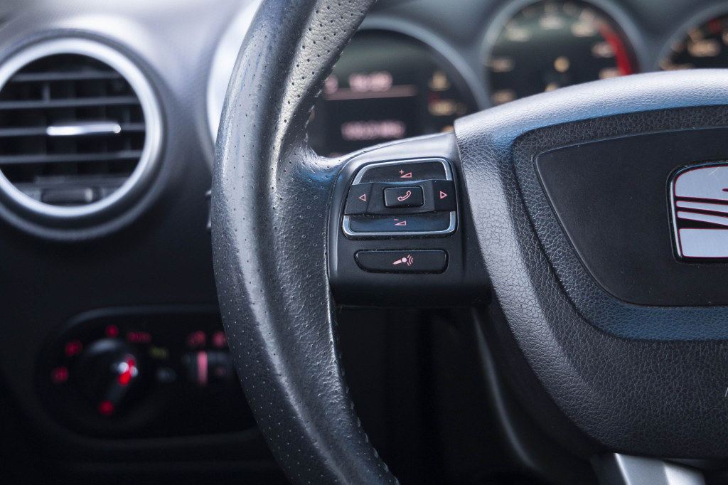 SEAT Leon 2011 фото 25