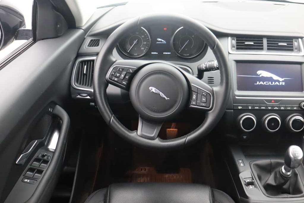 Jaguar E-Pace 2018 photo 6