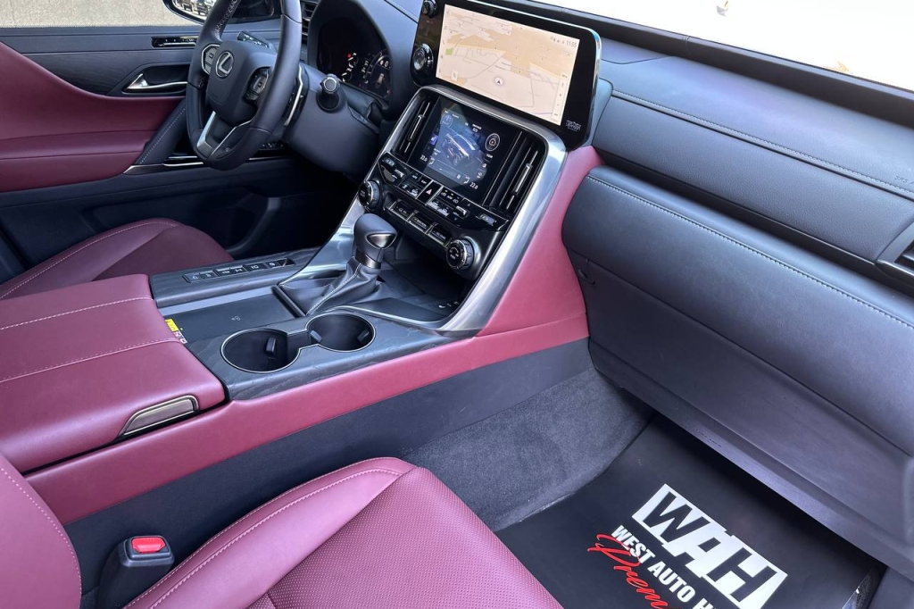 Lexus LX 500d 2023 photo 15