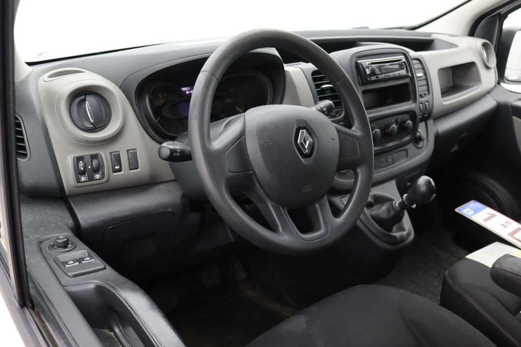 Renault Trafic 2015 photo 1