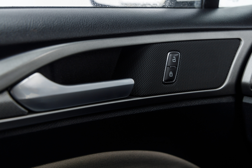 Ford Fusion S 2019 фото 23