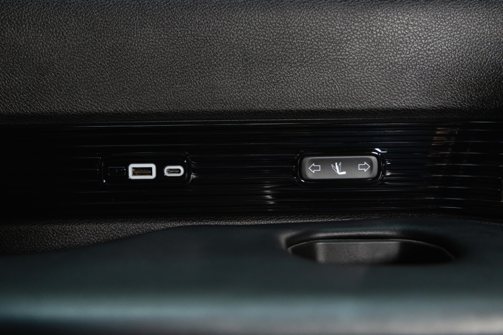 Jeep Grand Wagoneer 2022 фото Jeep Grand Wagoneer 2022 фото 48
