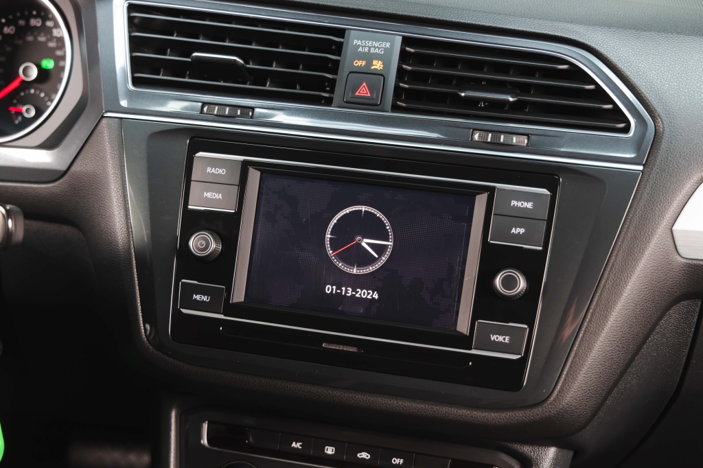 Volkswagen Tiguan S 2019 photo 22