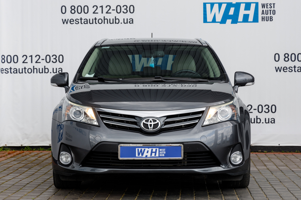 Toyota Avensis 2014 фото 1