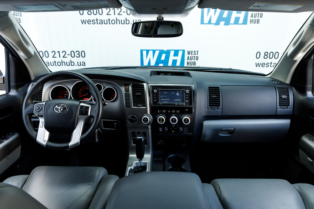 Toyota Sequoia 5.7 Dual VVT 2016 photo 24