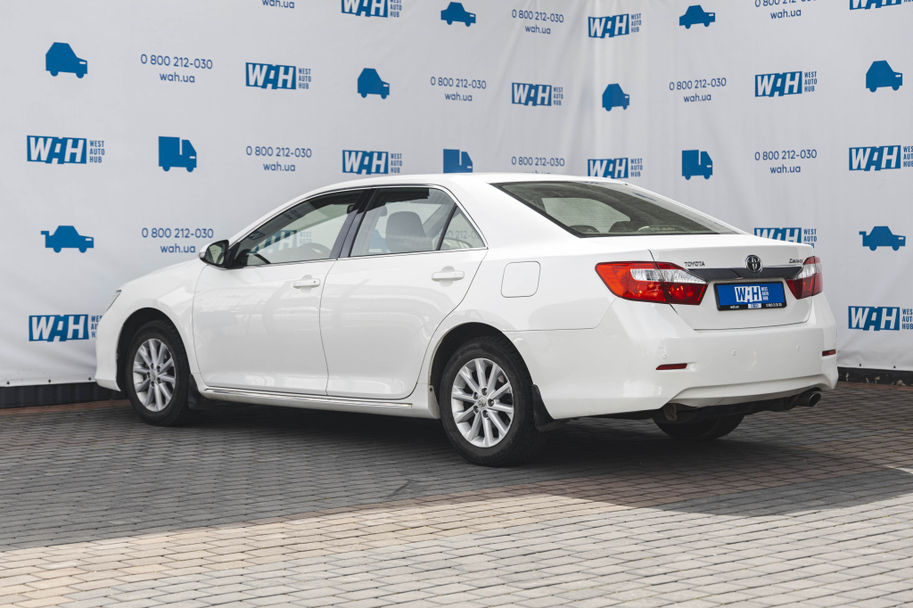 Toyota Camry 2013 фото 10