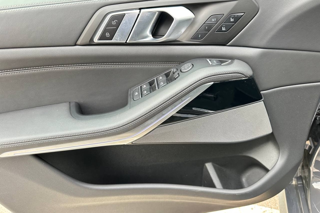 BMW X5 M60i 2024 фото BMW X5 M60i 2024 фото 10