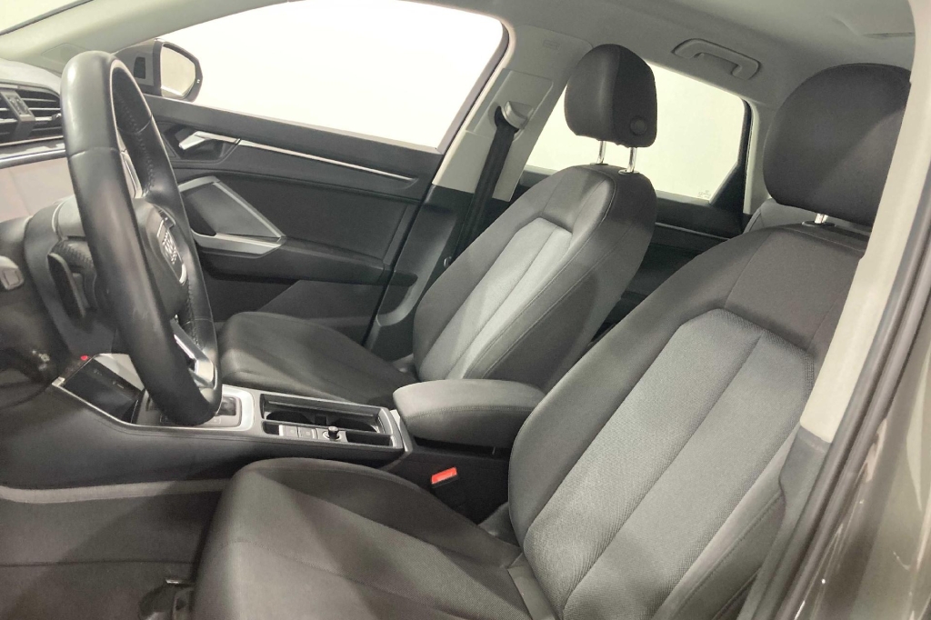 Audi Q3 2019 фото 2